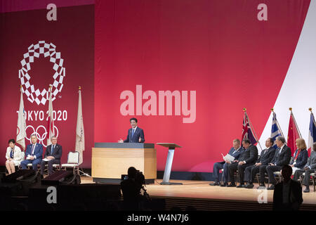 Tokio, Japan. 24. Juli, 2019. Der japanische Ministerpräsident Shinzo Abe spricht während des ''Ein Jahr zu gehen'' Zeremonie für die Olympischen Spiele 2020 in Tokio. Veranstalter stellte die Olympische Medaille Design für die Tokyo 2020. Die Spiele werden am 24. Juli 2020 zu öffnen. Credit: Rodrigo Reyes Marin/ZUMA Draht/Alamy leben Nachrichten Stockfoto