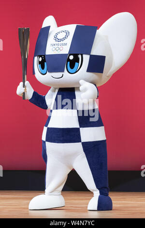 Tokio, Japan. 24. Juli, 2019. Tokyo 2020 Olympische Spiele Maskottchen Miraitowa besucht die ' ' ein Jahr zu gehen'' Zeremonie für die Olympischen Spiele 2020 in Tokio. Veranstalter stellte die Olympische Medaille Design für die Tokyo 2020. Die Spiele werden am 24. Juli 2020 zu öffnen. Credit: Rodrigo Reyes Marin/ZUMA Draht/Alamy leben Nachrichten Stockfoto