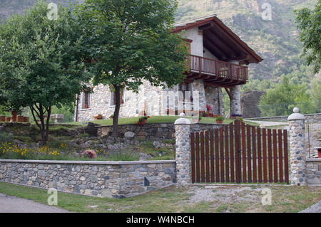 Stein gebaut alpine Chalet in Moncenisio Italien Stockfoto