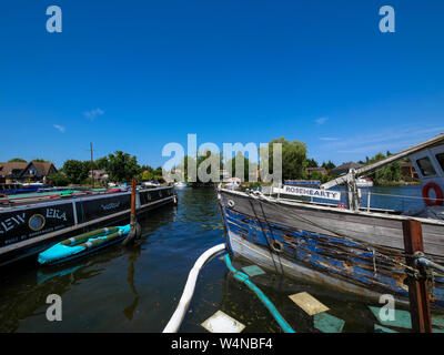 Ruine des Alten, fotogen Boot, Egham, Surrey, England, UK, GB. Stockfoto