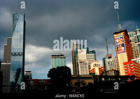 Manila Skyline und Trump Tower in Makati in Manila in Luzon Manila auf den Philippinen in Südostasien im Fernen Osten. Skyline Skyline Stockfoto