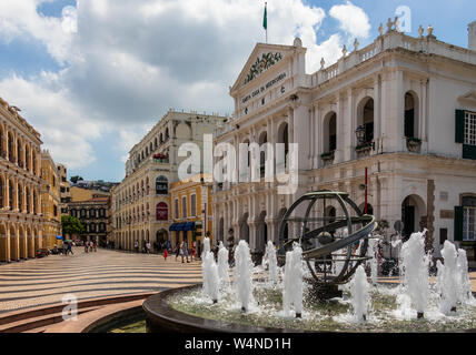 Historische Hauptplatz Largo do Senado, den Senat und das Museu da Santa Casa da Misericordia de Macau. Sé, Macau, China, Asien. Stockfoto