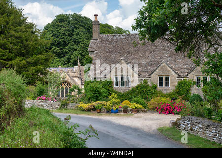 Cotswold Cottage in der cotswold Dorf North Cerney, Cotswolds, Gloucestershire, England Stockfoto