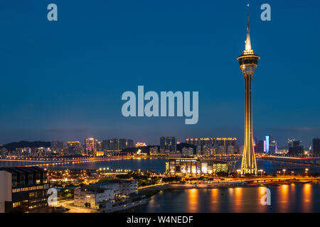 Skyline Nacht Panorama von Macao und Telekommunikation Turm, Torre de Macau. Se, Macau, China. Stockfoto