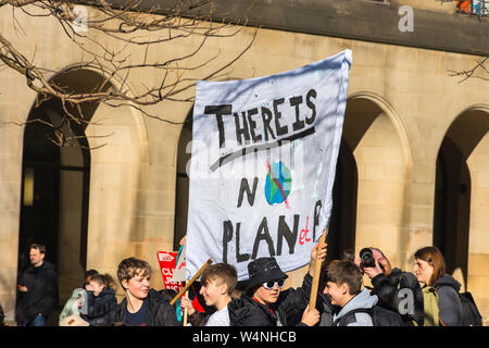 Aussterben Rebellion Demonstranten in St. Peter's Square, 15 Feb 2019, Manchester, England, Großbritannien Stockfoto