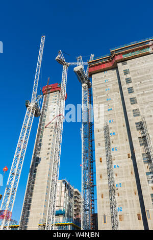 Turmdrehkrane und konkrete Kerne am Kreis Platz Büro- und Wohnbebauung, Oxford Road, Manchester, England, Großbritannien Stockfoto