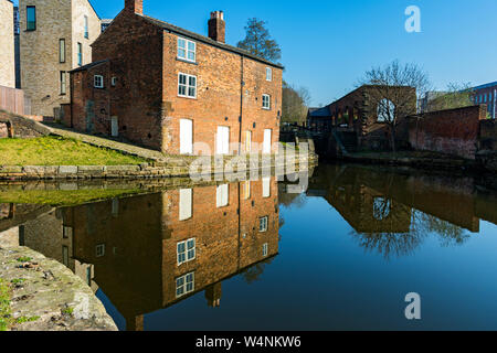 Der ehemalige Schleusenwärter Hütte auf der Ashton Canal, von Islington Wharf Mews, Ancoats, Manchester, England, UK. Stockfoto