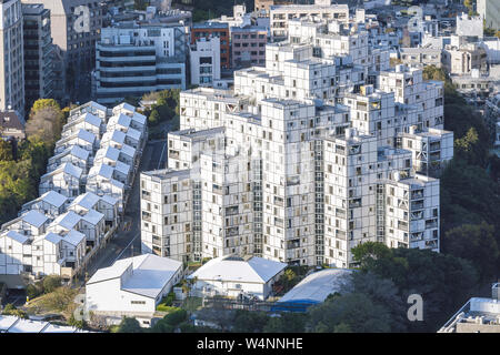 Modernes Apartment Gebäude in der Innenstadt von Tokio, Japan. Stockfoto