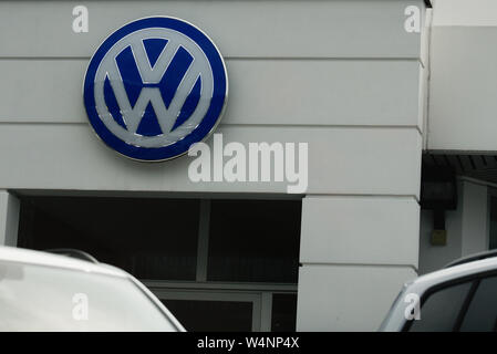 Juli 22, 2019 - Seefeld, Österreich - Volkswagen Logo ist an einem Fahrzeug Showroom gesehen. Tirol ist eine westliche österreichischen Staates in den Alpen für seine Skigebiete bekannt, Wanderwege und historischen Orten. (Bild: © Omar Marques/SOPA Bilder über ZUMA Draht) Stockfoto