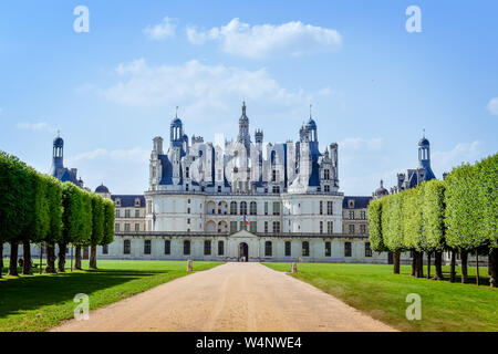 Schloss Chambord, Frankreich - Juli 07, 2017: Frontale Ansicht an einem sonnigen Tag im Schloss Chambord, Frankreich am Juli 07, 2017 Stockfoto