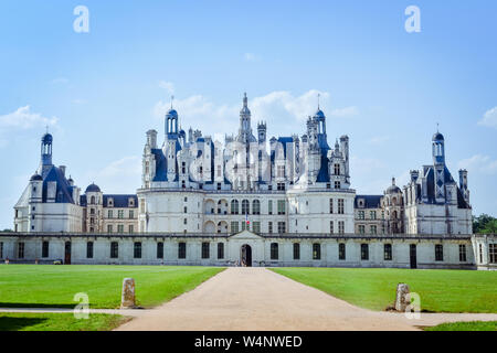 Schloss Chambord, Frankreich - Juli 07, 2017: Frontale Ansicht an einem sonnigen Tag im Schloss Chambord, Frankreich am Juli 07, 2017 Stockfoto