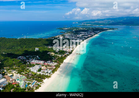 Antenne Brummen auf der philippinischen Insel Boracay nach seiner Wiedereröffnung Stockfoto