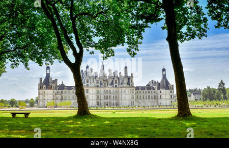 Schloss Chambord, Frankreich - Juli 07, 2017: Frontale Ansicht an einem sonnigen Tag im Schloss Chambord, Frankreich am Juli 07, 2017 Stockfoto