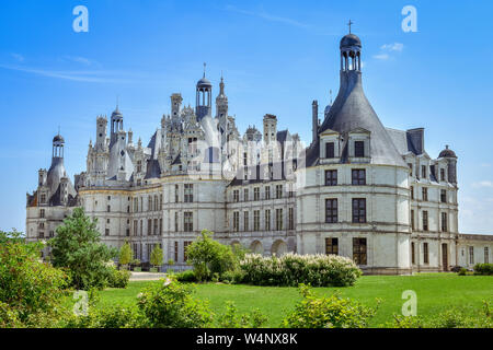 Schloss Chambord, Frankreich - Juli 07, 2017: Seitenansicht in einem sonnigen Tag im Schloss Chambord, Frankreich am Juli 07, 2017 Stockfoto