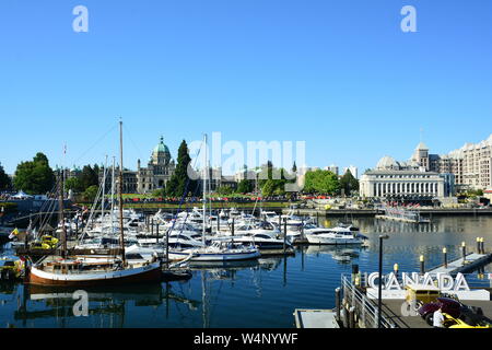 Victoria BC's fantastischer innerer Hafen an einem wunderschönen Sommertag. Stockfoto