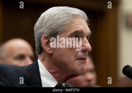 Washington DC, USA. 24. Juli 2019. Ehemalige special Counsel Robert Mueller III bezeugt vor der Geheimdienstausschusses, Juli 24, 2019 Credit: Douglas Christian/ZUMA Draht/Alamy leben Nachrichten Stockfoto