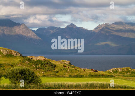 Schottische Landschaften: Atemberaubende Aussicht von der Ziege fiel auf Arran von Garrochty, Isle of Bute, Schottland in herrlichem Wetter Stockfoto