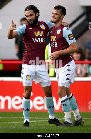 Aston Villa Jota feiert zählen seine Seiten erste Ziel des Spiels während der Vorsaison Freundschaftsspiel am Ufer des Stadion, Walsall. Stockfoto