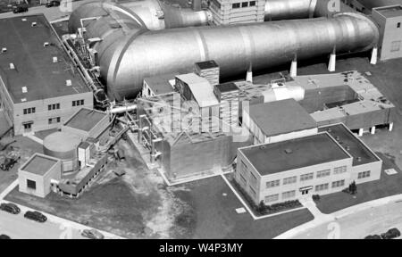 Luftaufnahme der Vereisung Forschung Tunnel, die die Kälte- und Make-up-Strukturen, John Glenn Research Center bei Lewis Field, Cleveland, Ohio, 1945. Mit freundlicher Genehmigung der Nationalen Luft- und Raumfahrtbehörde (NASA). () Stockfoto