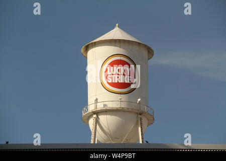 Die Lucky Strike Wassertank in die American Tobacco Historic District in Durham, NC, USA Stockfoto