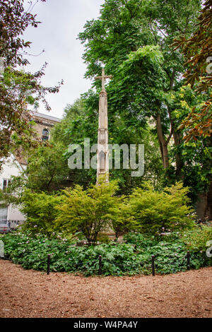 UK, Cambridge - August 2018: All Saints Memorial Garden Stockfoto