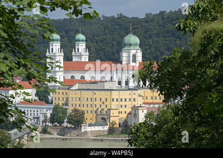 St. Stephens Kathedrale vom Aussichtspunkt der Wallfahrtskirche Mariahilf, Innstadt, Passau, Niederbayern, Deutschland Stockfoto