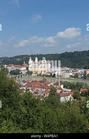 St. Stephens Kathedrale vom Aussichtspunkt der Wallfahrtskirche Mariahilf, Innstadt, Passau, Niederbayern, Deutschland Stockfoto