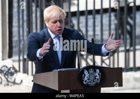 London, Großbritannien. 24. Juli, 2019. Großbritanniens neuer Premierminister Boris Johnson gibt eine Rede an der Downing Street 10 in London, Großbritannien am 24. Juli 2019. Neu gewählte konservative Parteichef Boris Johnson Amtsantritt als der britische Premierminister am Mittwoch angesichts der steigenden Unsicherheiten von Brexit. (Foto von Alberto Pezzali/Xinhua) Quelle: Xinhua/Alamy leben Nachrichten Stockfoto