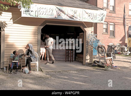 Das Hessler Road provisorisches Museum wurde während der 50. Und letzten Hessler Street Fair in Cleveland, Ohio, USA im Juni 2019 eröffnet Stockfoto