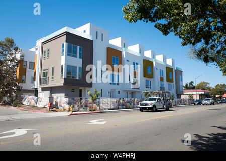 Häuser im Bau an der Trumark Wohnungen Barsch Townhome Entwicklung in der Innenstadt von Dublin, Kalifornien; mit neuen Bau bei einer Prämie in der San Francisco Bay Area, Fragen Preise auf diesen TOWNHOMES überschreitet 700 $ 000, September 20, 2018. () Stockfoto