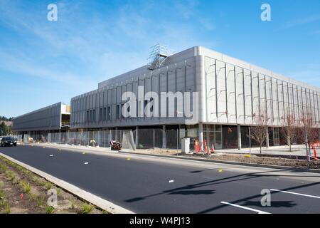 Fassade des Gebäudes während der fast komplette Bau der San Ramon City Centre Shopping Mall, einem Projekt des berühmten italienischen Architekten Renzo Piano, in der San Francisco Bay Area, San Ramon, Kalifornien, 26. September 2018. () Stockfoto