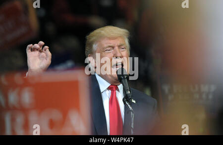 Eine Rallye war für republikanische Präsidentenkandidat Donald Trump in der Mohegan Sun Arena in Wilkes-Barre, Pennsylvania statt. Stockfoto