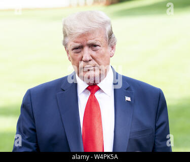 Washington DC, USA. July 24, 2019, Washington, DC, U.S: President DONALD TRUMP talking with the press as he leaves the White House in Washington, DC on July 24, 2019. Credit: Michael Brochstein/ZUMA Wire/Alamy Live News Stockfoto