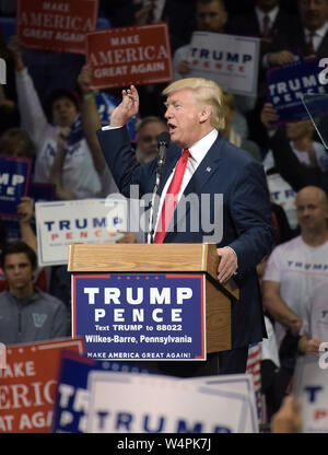 Eine Rallye war für republikanische Präsidentenkandidat Donald Trump in der Mohegan Sun Arena in Wilkes-Barre, Pennsylvania statt. Stockfoto