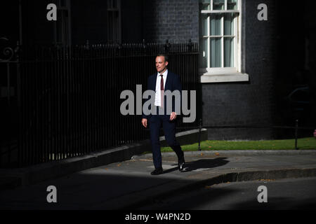 London, Großbritannien. 24. Juli, 2019. Großbritannien Neu ernannte Außenminister Dominic Raab kommt an 10 Downing Street, in London, Großbritannien, am 24. Juli 2019. Großbritanniens neuer Premierminister Boris Johnson nannte den ersten seiner neuen vorderen Sitzbank Minister auf Mittwoch Nacht. (Foto von Alberto Pezzali/Xinhua) Quelle: Xinhua/Alamy leben Nachrichten Stockfoto