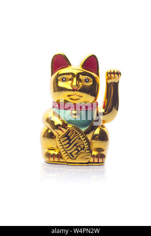 Orientalische asiatische Glückskatze (Maneki Neko) auf weißem Hintergrund Stockfoto