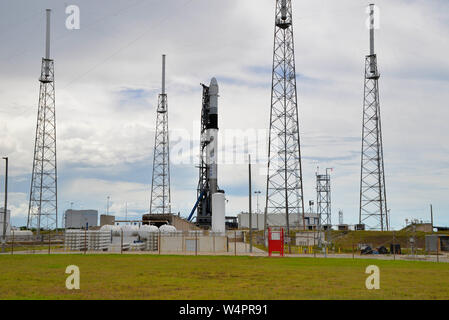 Cape Canaveral Air Force Station entfernt. Florida. USA. Juli 24, 2019. SpaceX ist heute wegen des Wetters; Backup starten Gelegenheit ist Morgen um 6:01 Uhr EDT, 22:01 UTC. Der Countdown wurde an der T-29 Sekunden angehalten. Dies ist der 18. SpaceX Mission, die unter der NASA Commercial Resupply Contract Services. Der Drache Raumsonde liefert Lieferungen einschließlich kritischen Materialien zu Dutzenden von den mehr als 250 Wissenschaft und Forschung Untersuchungen, die während der Expeditionen 59 und 60 auftreten. Foto Julian Porree/Alamy leben Nachrichten Stockfoto