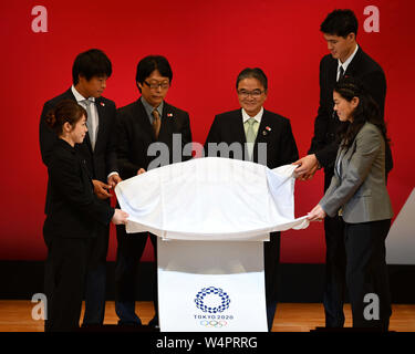 Tokio, Japan. 24. Juli, 2019. (L - R) Hiromi Miyake, Takuya Haneda, Junichi Kawanishi, Medaillen, Ryohei Miyata, Yuta Watanabe, Homare Sawa, 9. Februar 2019: Tokyo 2020 Olympische Spiele Organisationskomitee hält "ein Jahr" Feier in Tokyo International Forum in Tokio, Japan. Credit: MATSUO. K/LBA SPORT/Alamy leben Nachrichten Stockfoto