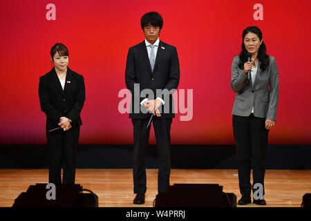 Tokio, Japan. 24. Juli, 2019. (L - R) Hiromi Miyake, Takuya Haneda, Homare Sawa, 9. Februar 2019: Tokyo 2020 Olympische Spiele Organisationskomitee hält "ein Jahr" Feier in Tokyo International Forum in Tokio, Japan. Credit: MATSUO. K/LBA SPORT/Alamy leben Nachrichten Stockfoto