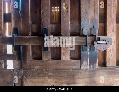 Alte Gefängnis gesperrt, Holz-, Holz- Gatter verriegeln Stockfoto