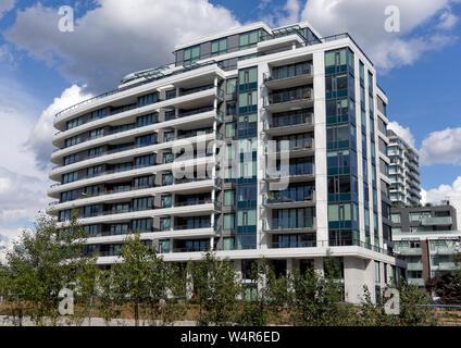 Neuen mehrstöckigen Wohnhaus im Südosten False Creek Gegend von Vancouver, BC, Kanada Stockfoto