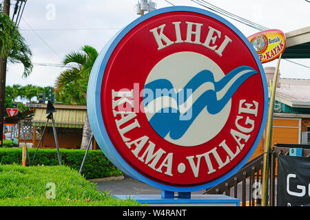 MAUI, HI-2 APR 2018 - Ansicht der Kihei Kalama Village, einem kleinen Einkaufszentrum mit Souvenirs und Restaurants in Maui, Hawaii. Stockfoto