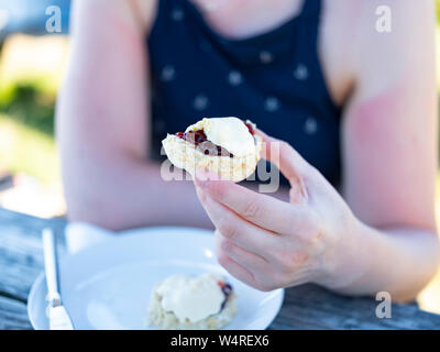 Scones (Sahne Kaffee) pn die Scilly-inseln, UK. Stockfoto