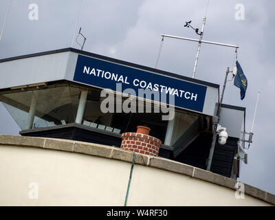 FELIXSTOWE, ESSEX, UK - 18. JULI 2018: National Coastwatch Institution Building and sign Stockfoto