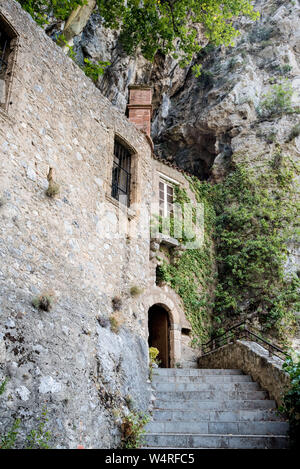 Troglodyte Hermitage von Saint-Antoine in die Schluchten von Galamus in der Nähe von Saint-Paul-de-Fenouillet (Südfrankreich), zwischen dem "Pays Catalan" und "Pays Cath Stockfoto