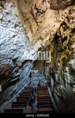 Troglodyte Hermitage von Saint-Antoine in die Schluchten von Galamus in der Nähe von Saint-Paul-de-Fenouillet (Südfrankreich), zwischen dem "Pays Catalan" und "Pays Cath Stockfoto