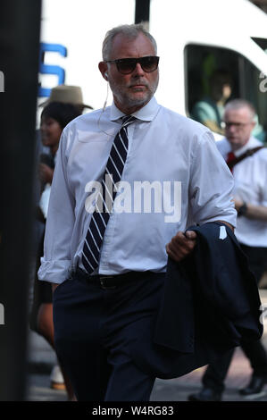 Der ehemalige TV-Moderator John Leslie am Amtsgericht Westminster, wo er mit sexuell Angreifen einer Frau vor mehr als zehn Jahren aufgeladen ist. Stockfoto