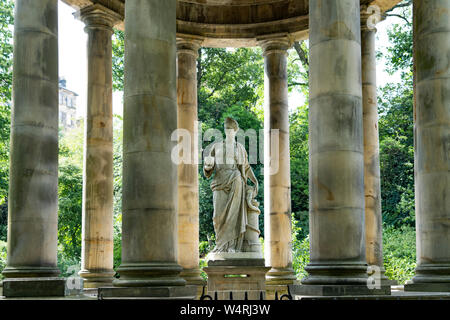 Statue von hygeia (, Hygieia), der griechischen Göttin der Gesundheit bei St Bernards Gut auf dem Wasser von Leith, in Edinburgh, Schottland, Großbritannien Stockfoto