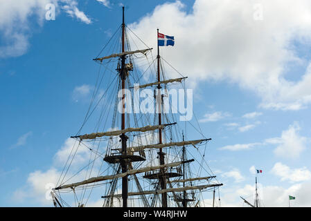 Etoile du Roy ist ein dreimaster 6-rate Fregatte, ein Nachbau eines Corsair Fregatte und kann das ganze Jahr in Saint-Malo, Frankreich besucht werden. Stockfoto