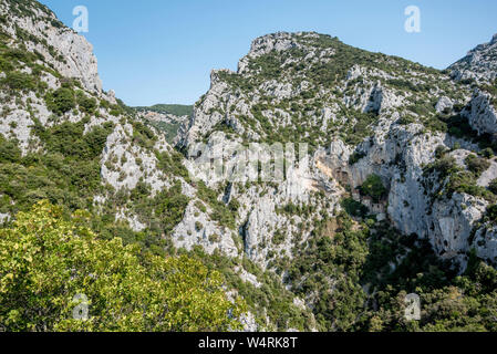 Troglodyte Hermitage von Saint-Antoine in die Schluchten von Galamus in der Nähe von Saint-Paul-de-Fenouillet (Südfrankreich), zwischen dem "Pays Catalan" und "Pays Cath Stockfoto